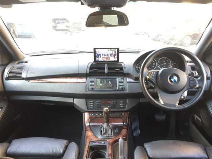 ☆ご入庫のお知らせ☆ H17　BMW X5　4.4i02