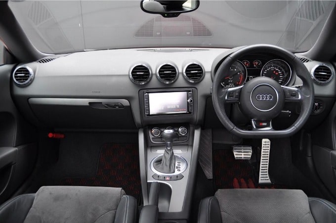 限定車！ アウディ ＴＴクーペ&nbsp;１．８ＴＦＳＩ Ｓラインコンペティション入荷しました！02