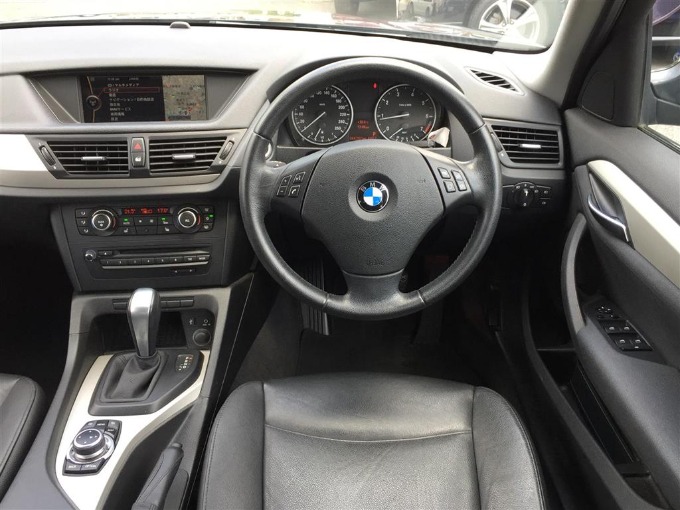 '12 BMW X1 sDrive 18i【ディーラー車】　65千キロ　6/25現在　展示中　86.4万03