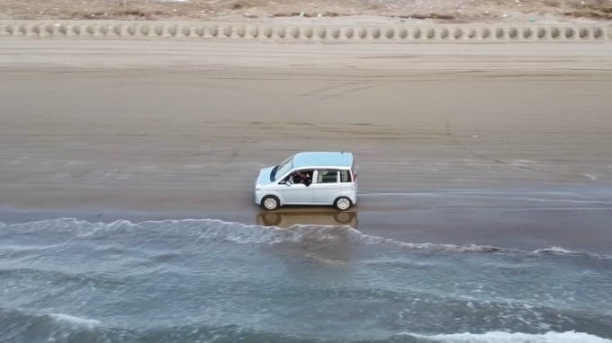 砂浜は是非四輪駆動車で！02