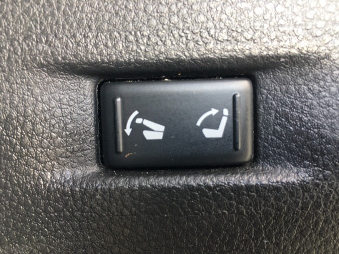 このボタンを押してみてください このボタンを押すとなんと 車買取販売ならガリバー練馬目白通り店のスタッフのつぶやき G 中古車のガリバー