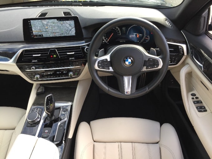 2017年式BMW530iMスポーツ入荷しました！！02