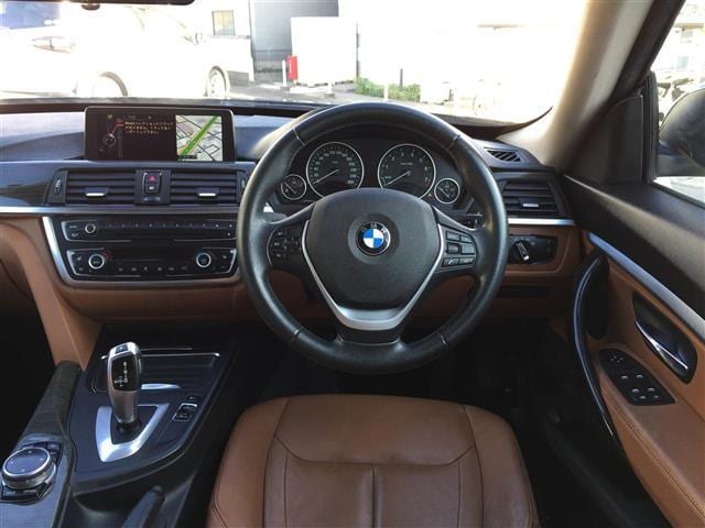 BMW 320i02