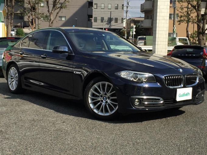 '16 ＢＭＷ ５２３ｄ ラグジュアリー（ディーラー車）　29千キロ　249.8万円　11/24 現在展示中01