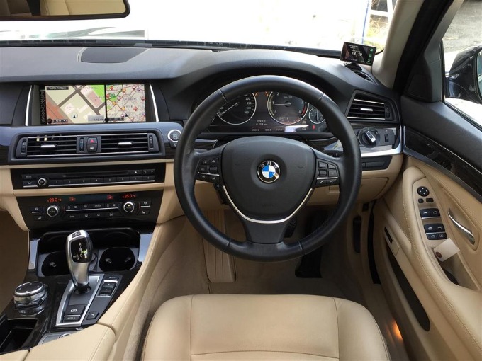 '16 ＢＭＷ ５２３ｄ ラグジュアリー（ディーラー車）　29千キロ　249.8万円　11/24 現在展示中03