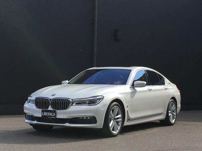 H29 BMW 740e iPerformance 02