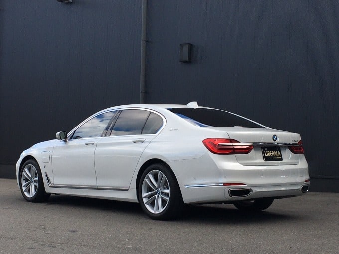 H29 BMW 740e iPerformance 03