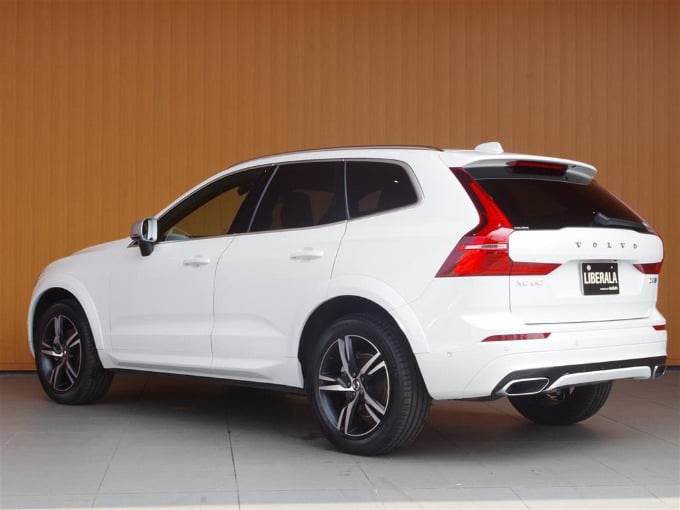 【他店入荷情報】'19 ボルボ ＸＣ６０ Ｄ４ ＡＷＤ Ｒデザイン（ディーラー車）02