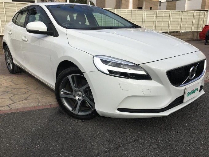 ★☆ボルボ　`18 V40 T3  モメンタム☆★01