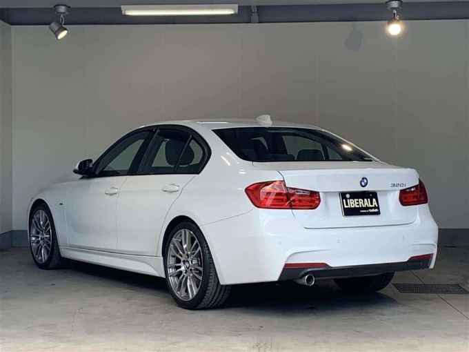 ☆新鮮入荷情報☆　H25年式　BMW　320i　Mスポーツ　入荷しました！02