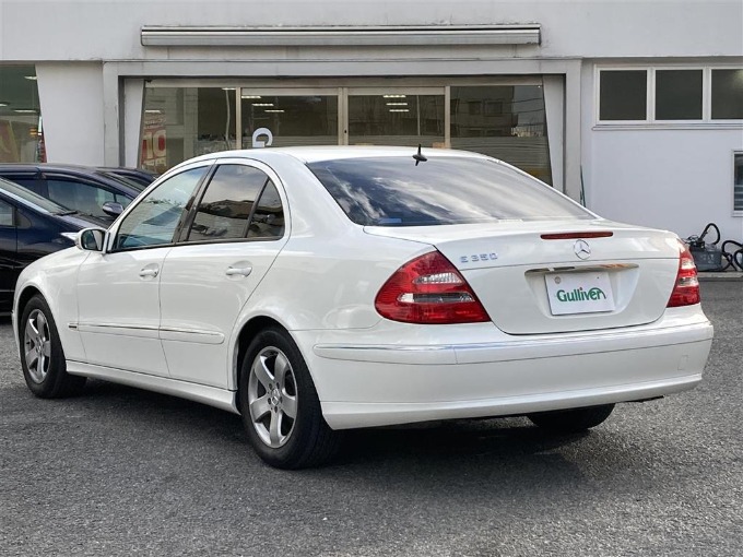 '06 Ｍ・ベンツ Ｅ３５０ アバンギャルド（ディーラー車）　59千キロ　69.8万円　12/19現在展示中02