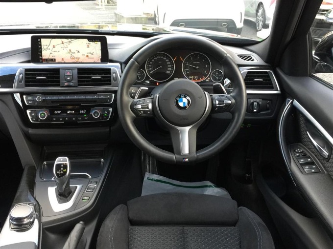 18 ＢＭＷ ３２０ｄ Ｍスポーツ（ディーラー車）　10千キロ　309.9万円　12/21 現在展示中02