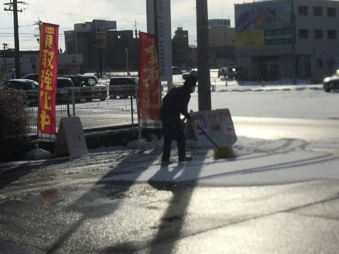 朝からみんなで雪かき01