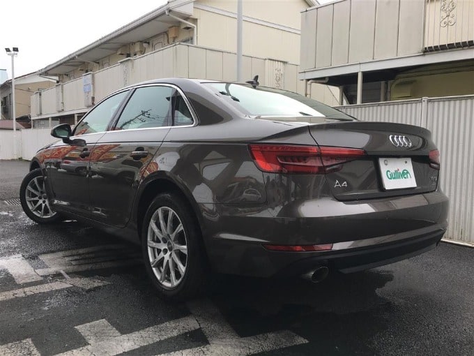 中古車入荷情報　　'16 アウディ Ａ４ ２．０ＴＦＳＩ（ディーラー車）　　ガリバー 釜利谷店02