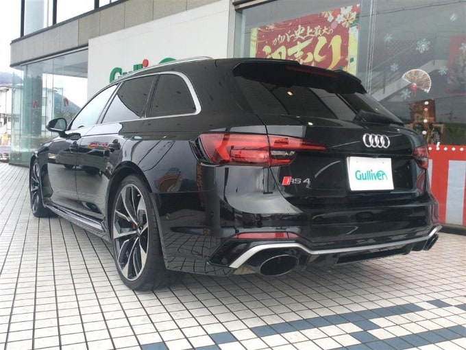 【他店入荷情報】'19 アウディ ＲＳ４ アバント（ディーラー車）02