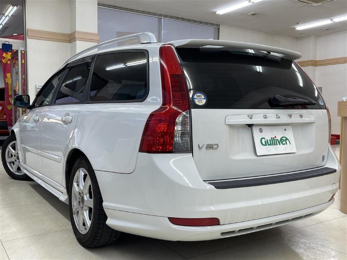 入荷車両のご紹介！【ボルボ　V50　2.0Rデザイン】03