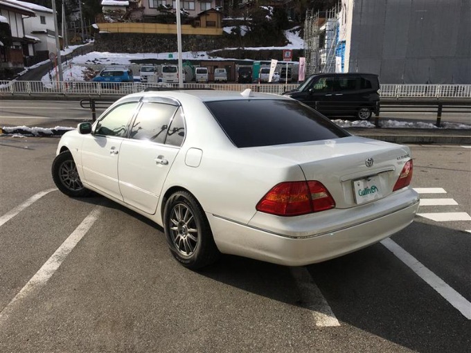 中古車入荷情報！！！2WD セダン【 セルシオ 】Cインテリアセレクション サンルーフ 黒革シート メーカーオプションナビガリバー41号高山店02