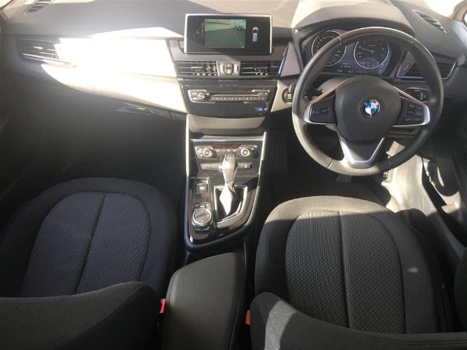 中古車入荷情報　'15 ＢＭＷ ２１８ｉ グランツアラー（ディーラー車）　ガリバー 第二京浜鶴見店04