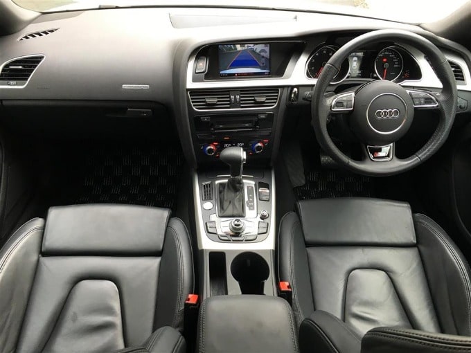 中古車入荷情報　'16 アウディ Ａ５ ＳＢ ２．０ ＴＦＳＩ クワトロ（ディーラー車）　　ガリバ ー釜利谷店04