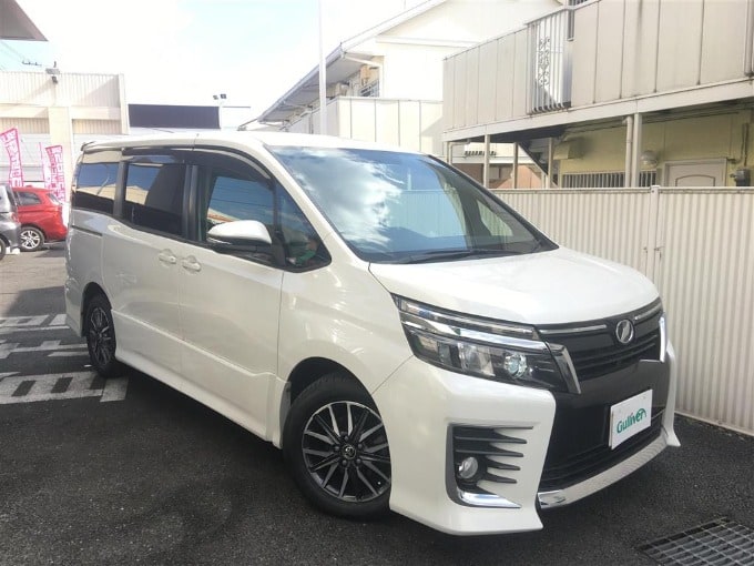 中古車入荷情報　H26 トヨタ ヴォクシー　ガリバー 釜利谷01