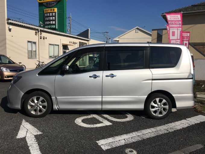 中古車入荷情報　H23 日産 セレナ 　　ガリバー 釜利谷店02