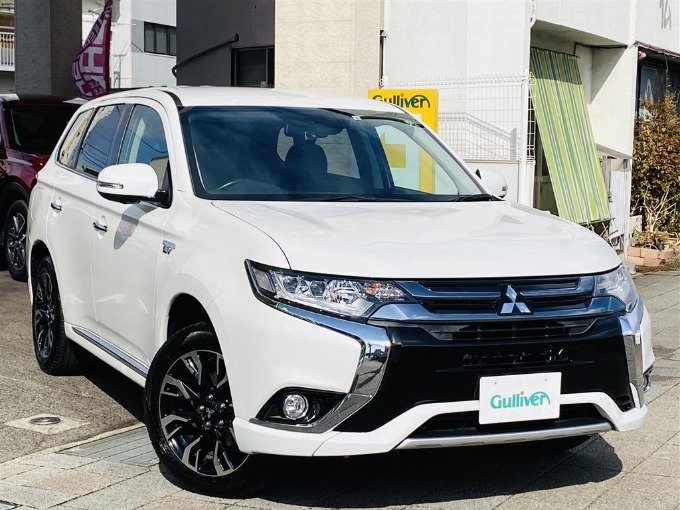  H28 三菱 アウトランダー ＰＨＥＶ Ｇ プレミアムパッケージ入庫しました！01