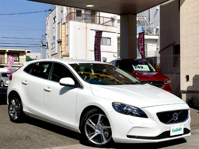 '16 ボルボ Ｖ４０ Ｄ４ ＳＥ入庫しました！！01