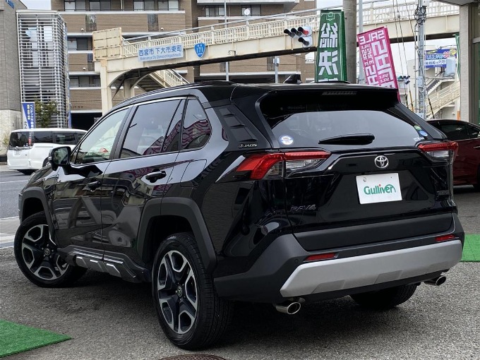 お車入荷情報！！！【トヨタ RAV4】02