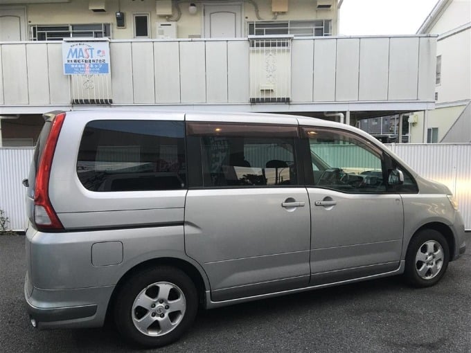 中古車入荷情報　H18 日産 セレナ 　　　ガリバー 釜利谷店02