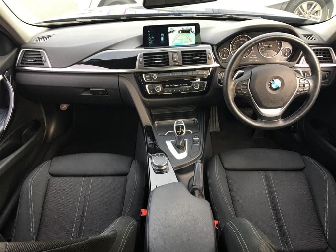  入荷情報　 '17 ＢＭＷ ３２０ｉ ツーリング スポーツ（ディーラー車）03