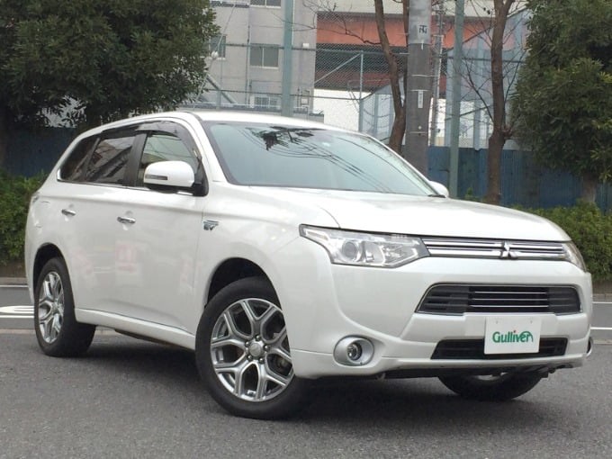 新入荷情報！アウトランダーPHEV01