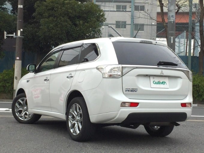 新入荷情報！アウトランダーPHEV02