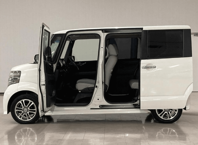 ☆自店舗展示車両紹介☆　HONDA　N-BOXカスタム　G　Ａパッケージ05