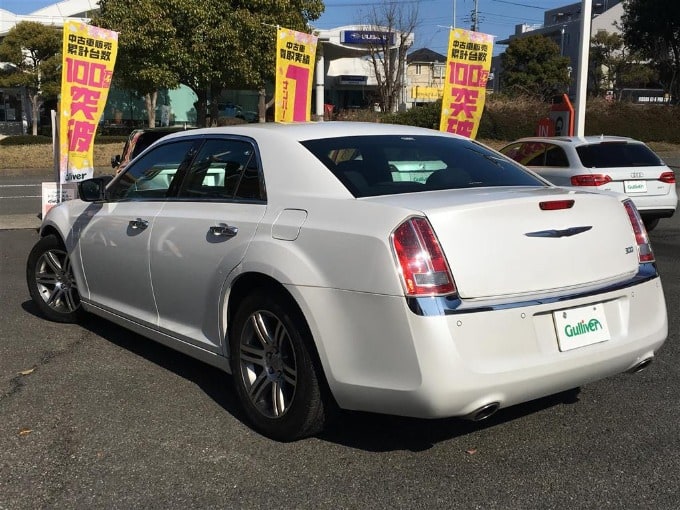 中古車入荷情報！！！　'15 クライスラー ３００ 　　ガリバー港北中央店02