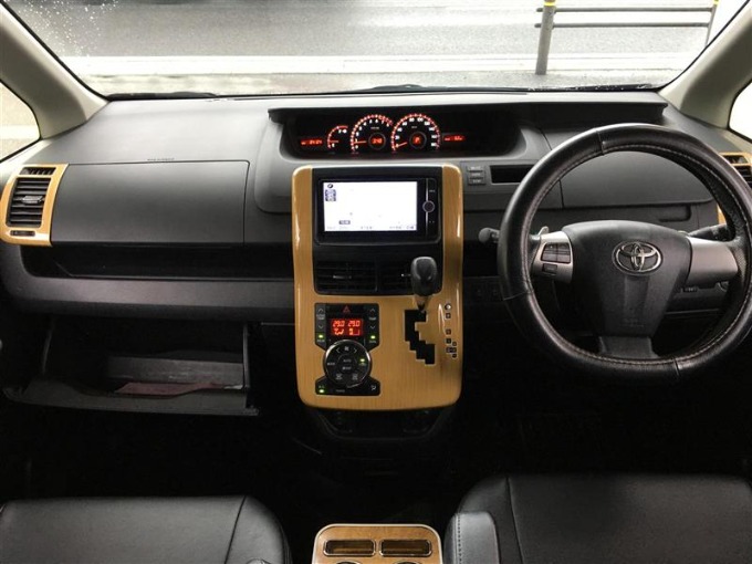 中古車入荷情報！！！4WD ミニバン【 ノア Si 】ガリバー41号高山店03
