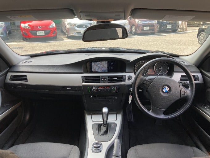 ☆ご入庫のお知らせ☆ H23 BMW 320i03