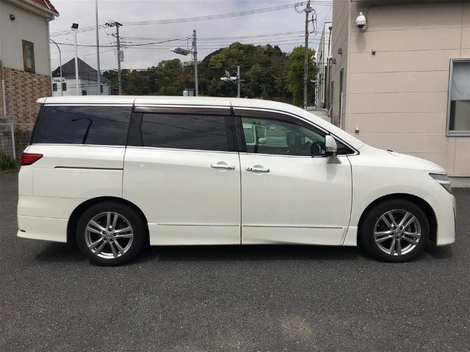 中古車入荷情報　H23 日産 エルグランド 　　ガリバー 釜利谷店02