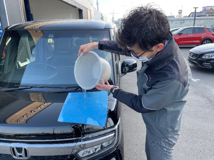 ラジオで紹介!!こびりつく花粉には温水洗車!!04