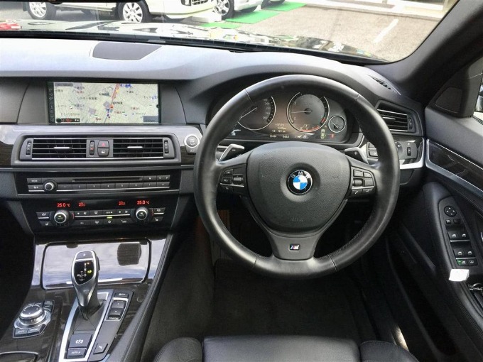 '12 BMW 528i Mスポーツ（ディーラー車）56千キロ　163.4万円　4/23現在展示中02