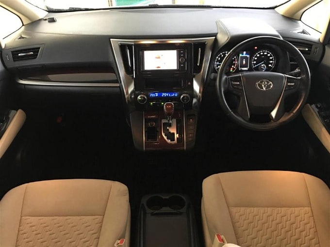 中古車入荷情報　　H29 トヨタ アルファード 　　ガリバー 釜利谷店04