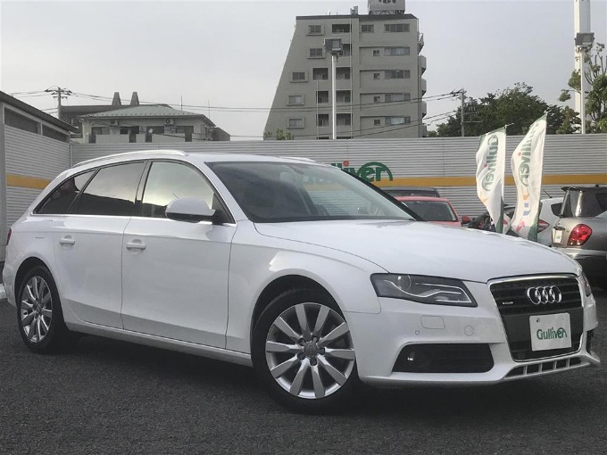 12 アウディ　A4　アバント2.0　TFSIクワトロ（ディーラー車）151千キロ　69.8万円　5/4現在展示中01