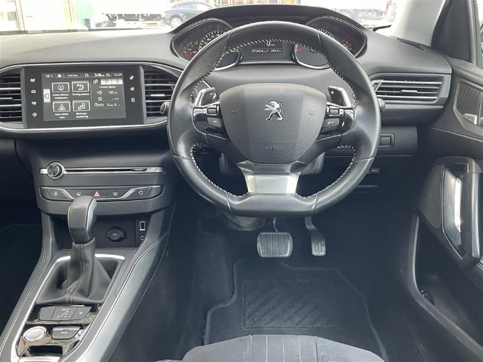 ★☆★最新入荷車両★☆★  2015 プジョー ３０８ シエロ（ディーラー車）02