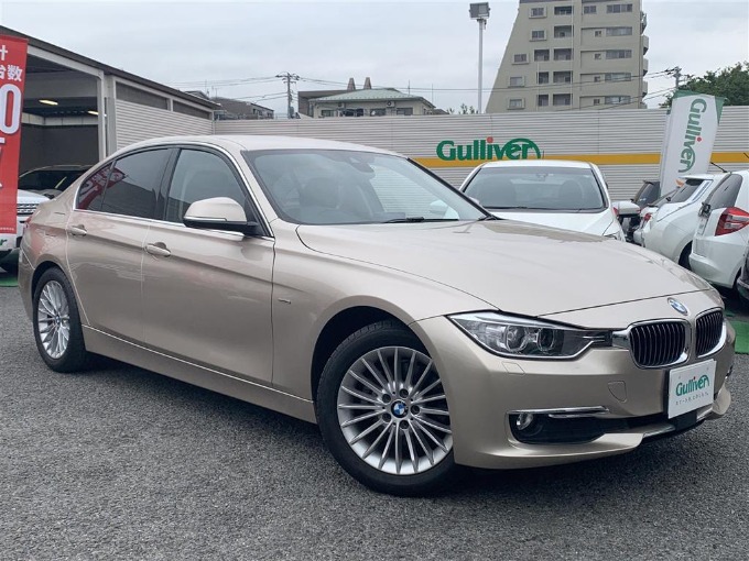 '15 BMW 320d ラグジュアリー（ディーラー車） 42千キロ　159.8万円　5/15現在展示中01