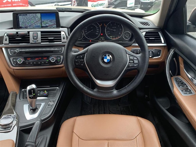 '15 BMW 320d ラグジュアリー（ディーラー車） 42千キロ　159.8万円　5/15現在展示中02