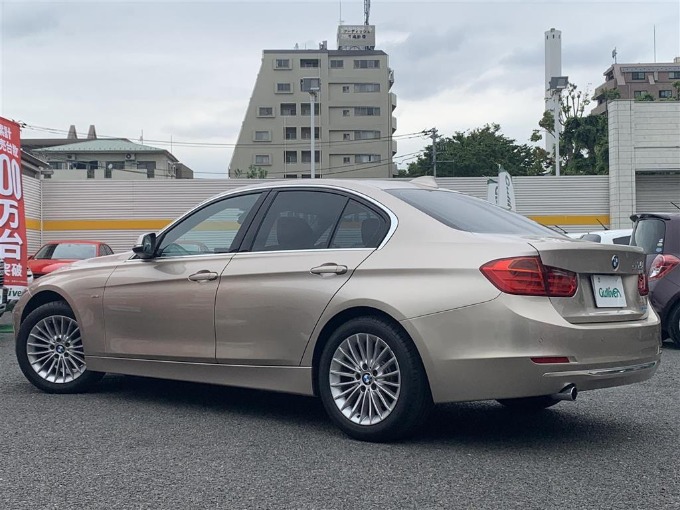 '15 BMW 320d ラグジュアリー（ディーラー車） 42千キロ　159.8万円　5/15現在展示中03