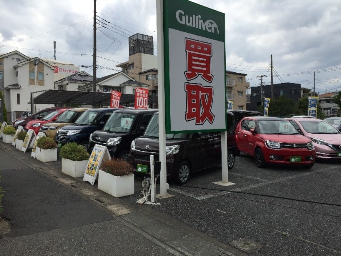 コンパクトミニバンと軽自動車と輸入車を見て触って乗って選べるお店です！01