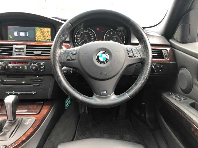 新着入荷情報！！BMW325i Mスポーツ02