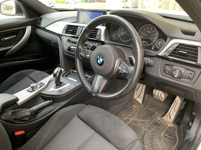 むつ店に　ＢＭＷ ３２０ｉ ｘＤｒｉｖｅ ツーリングMスポーツ　入荷しました！02