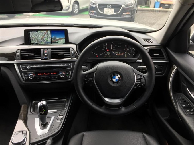 '14 BMW 320d ブルーパフォーマンスツーリングラグジュアリー 58千キロ 154.9万円 5/24現在展示中02