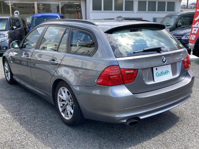 '10 BMW 320i ツーリング（ディーラー車）64千キロ 59.8万円　6/2現在展示中03